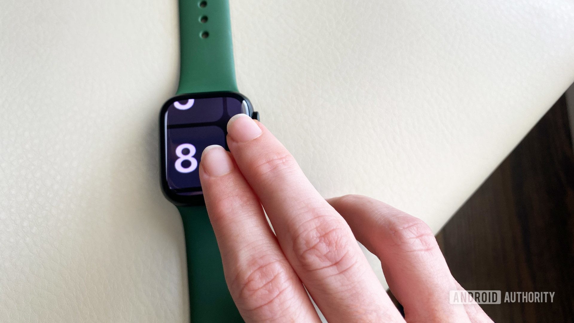 How to Zoom Out on Apple Watch